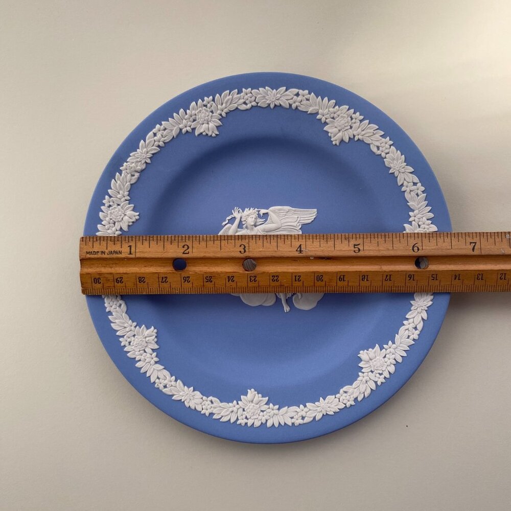 Wedgwood Blue Jasperware Plate with White Motif - Aurora Goddess of the Dawn - Picture 4 of 5